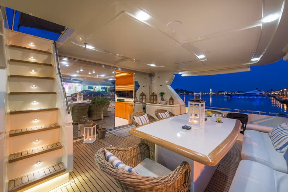 Ferretti 80 6